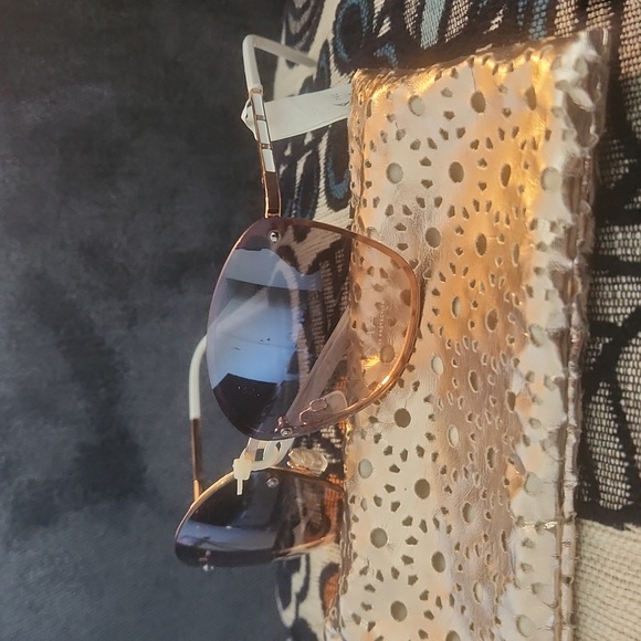 Sunglasses - Picture 4 of 7